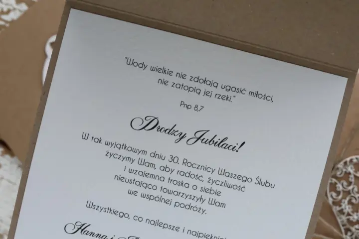 Życzenia na 15 rocznicę ślubu. "Wody wielkie nie zdołają ugasić miłości..." - tekst na zaproszeniu dla Jubilatów.